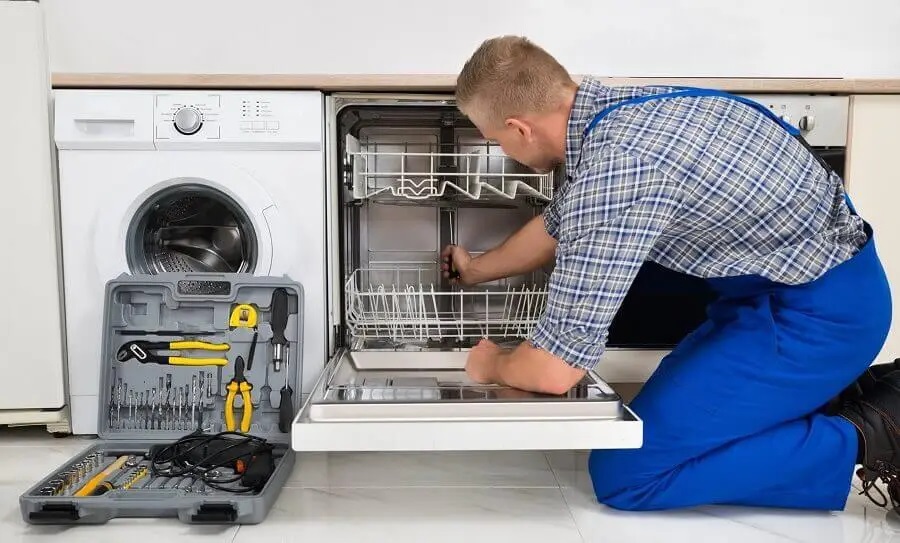Akçakoca Finlux servisi teknisyen ekibi beyaz eşya tamiri yaparken